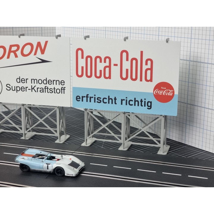 Billboard "COCA COLA erfrischt richtig"