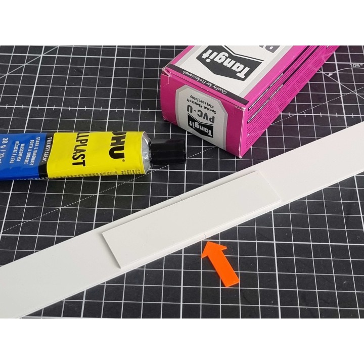 Adhesive flab for 32 mm crash barrier