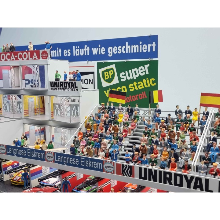 Box / 2 Slotcars / red