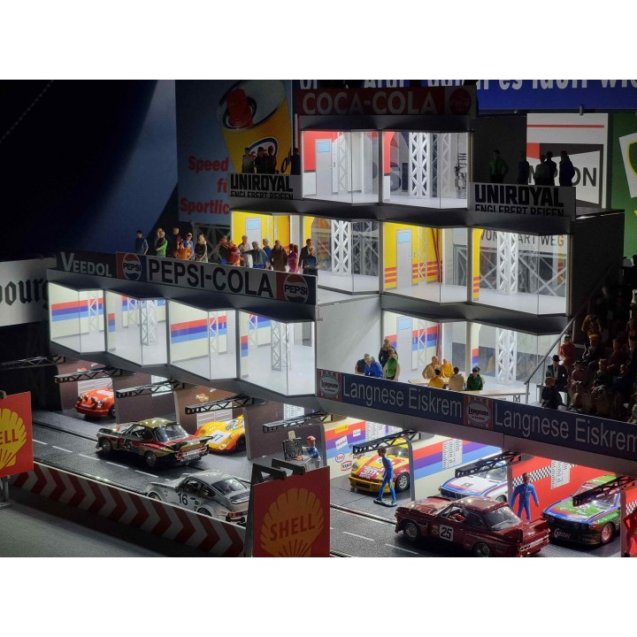 Lounge / 1 wide / 2 deep / with stripes