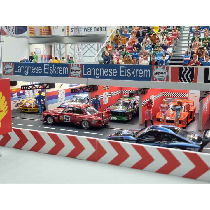 Lounge / 2 wide / 2 deep / red